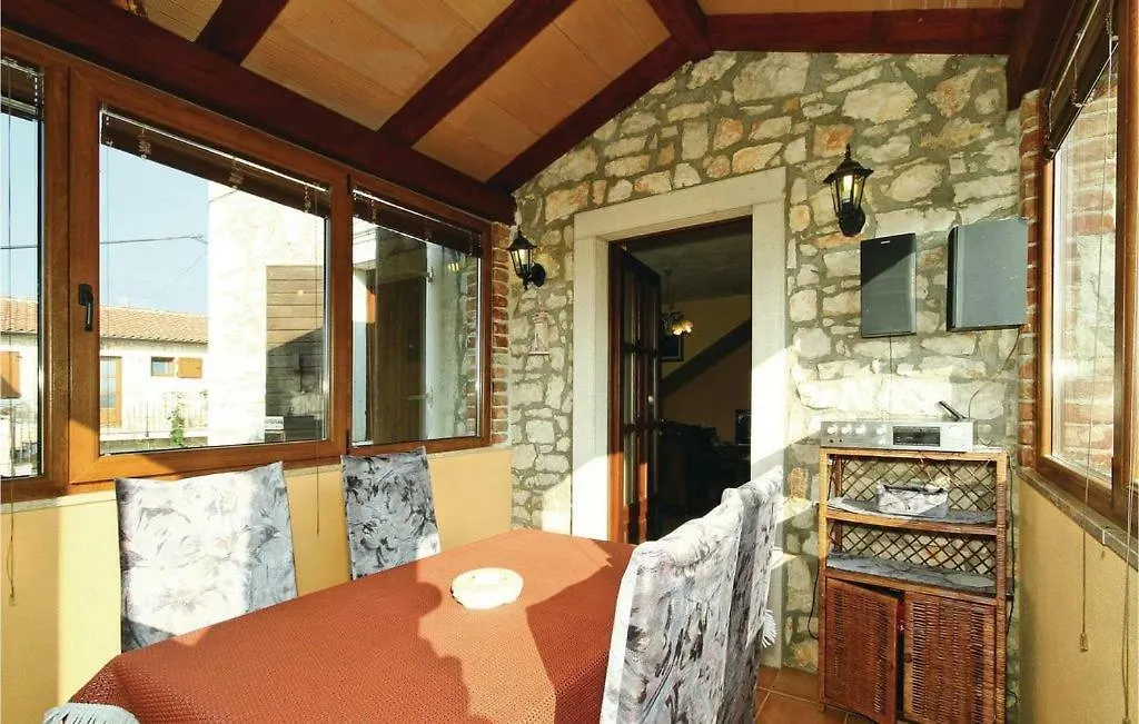Mugeba 3 bedroom accommodation Porec